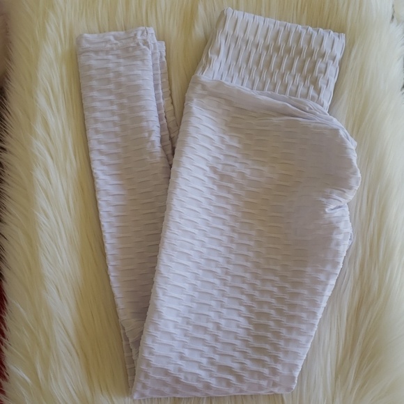 White Scrunch Butt Pants Brazilian Yoga - Picture 7 of 8